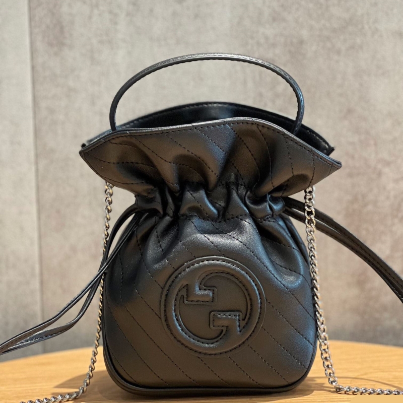 G*u*i bucket bags